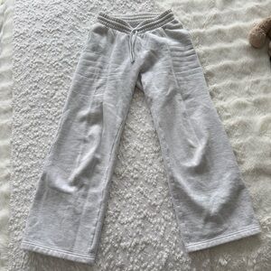 ARITZIA TNA sweat fleece boyfriend sweats